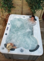 Halifax - 4 Person Hot Tub - 2.13m x 1.60m - Free Delivery and Install + Chemical Kit worth £120 (Requires 230 V/20 Amp RCD breaker - Not Included)