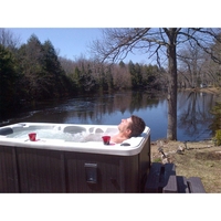 Yukon Plug and Play - 2 Person Hot Tub - 2.13m x 1.00m - Free Delivery and Install + Chemical Kit worth £120