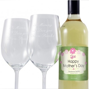 Personalised Mums White Wine and Glasses