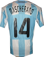 08-09 Argentina home (Mascherano 14)