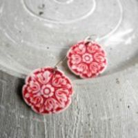 Porcelain Earrings - Queen Victoria - White with red - Gloss.