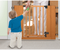 Summer Infant Autoclose Wooden Baby Safety Gate