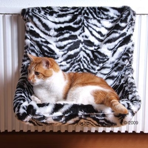 Jungle Radiator Bed - Tiger Pattern - 45 x 30 x 25 cm (L x W x H)