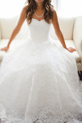 Sweetheart A Line Full Lace
Wedding Dresses Court Train
Sleeveless Bridal Gowns With
Buttons BO4799