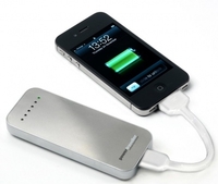 PowerTraveller Powermonkey Discovery with Apple Tail