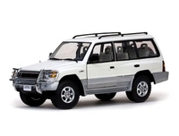 Mitsubishi Montero LWB 3.5 V6 (1998) Diecast Model Car