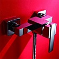 Contemporary Chrome Finish Single Handle Brass Bathtub Faucet with Hand Shower