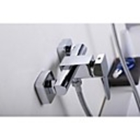 Contemporary Chrome Finish Single Handle Brass Bathtub Faucet with Hand Shower