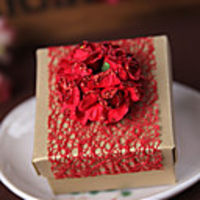 European-style Pearlescent Favor Box-Set of 24