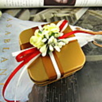 Nice Cuboid Gold Favor Tin With Flowers and Ribbon Sash (Set of 30)