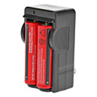 UltraFire 18650 4.2V 4200mAh Red Li-ion rechargeable avec chargeur 2-Pack,  sans Protection Board