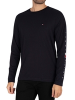 Essential Longsleeved T-Shirt