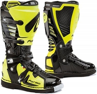 Forma-Predator-boots