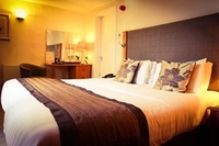 One Night Break with Dinner at Queens Court Hotel