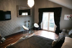 One Night Romantic Break at The Windermere Suites