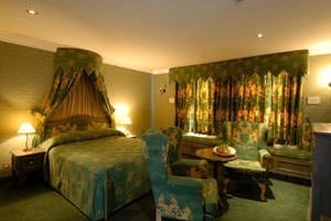 Two Night Break with Dinner at Villiers Hotel